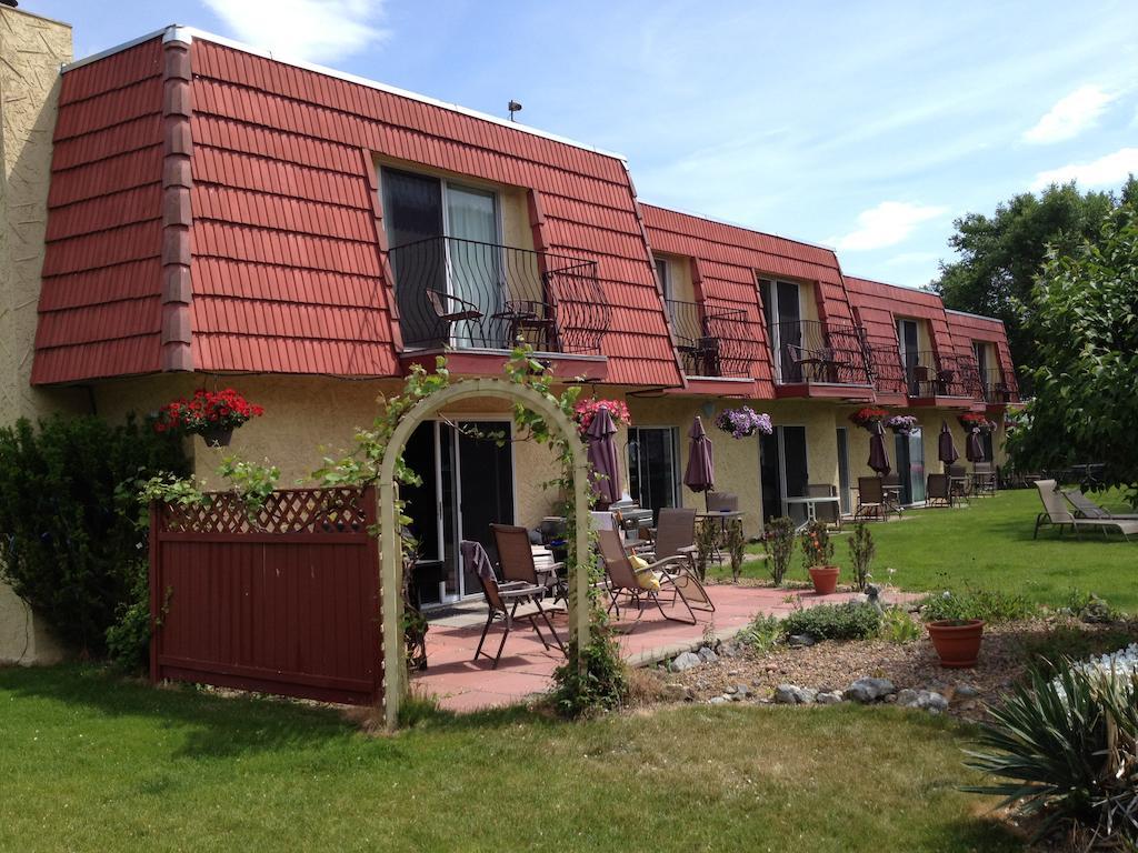 La Villa Motel Okanagan Falls Екстер'єр фото