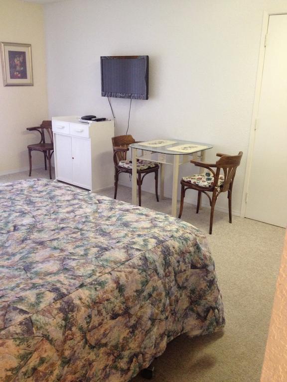 La Villa Motel Okanagan Falls Екстер'єр фото