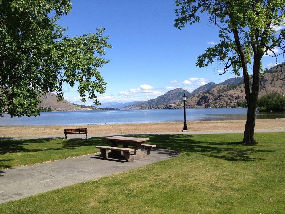 La Villa Motel Okanagan Falls Екстер'єр фото