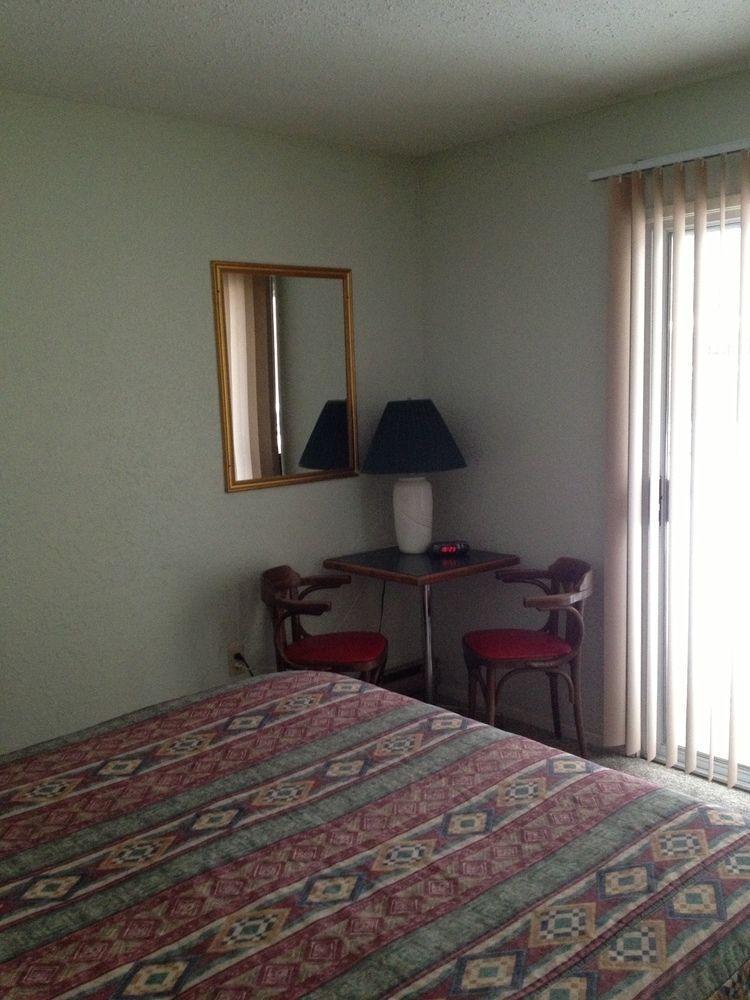La Villa Motel Okanagan Falls Екстер'єр фото